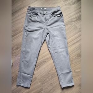 Chic Gray Ankle & Cropped Jeans